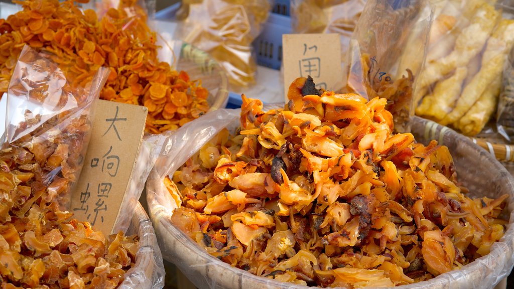 Tai O Fishing Village showing food and markets