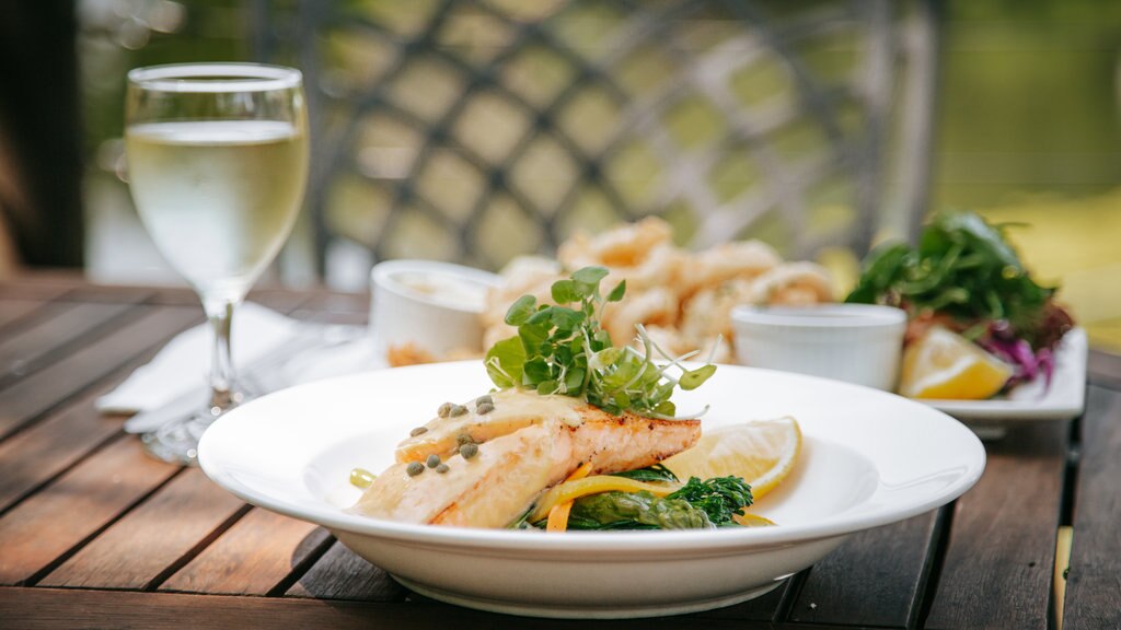 Mount Tamborine showing food