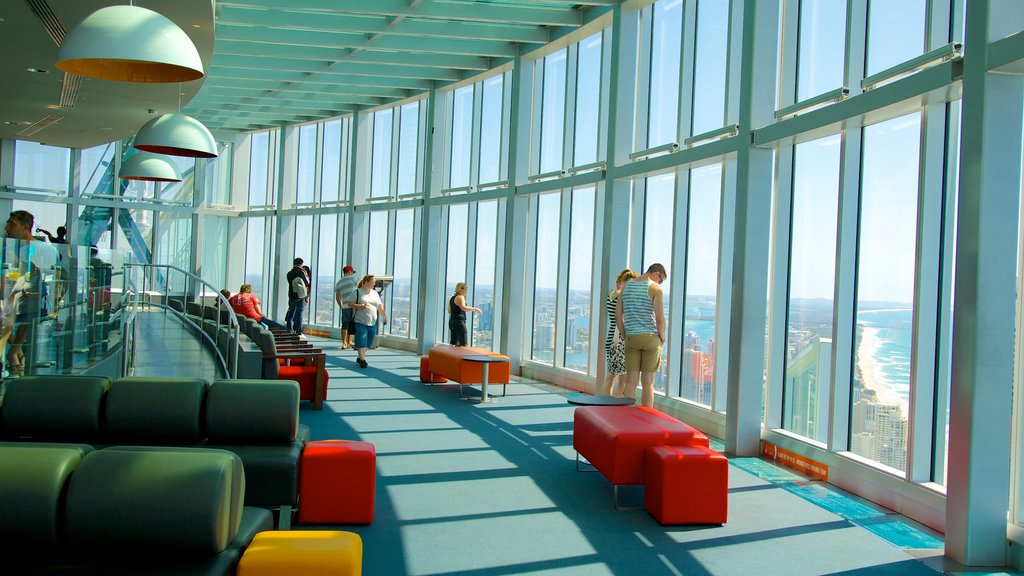 SkyPoint Observation Deck toont moderne architectuur, vergezichten en interieur