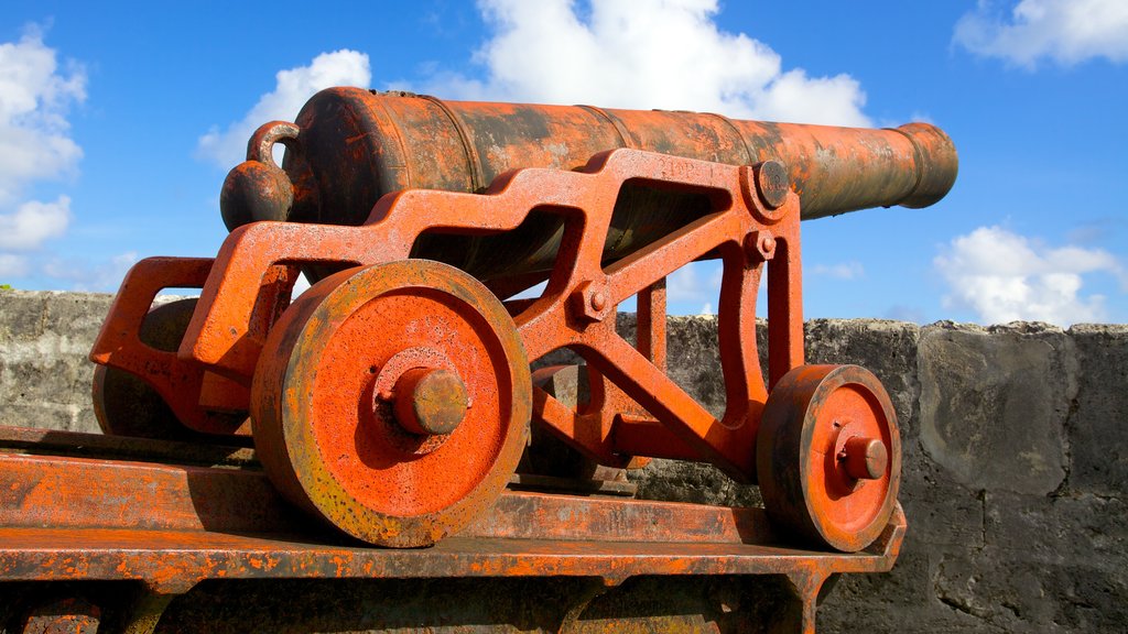 Fort Fincastle caracterizando um pequeno castelo ou palácio e itens militares