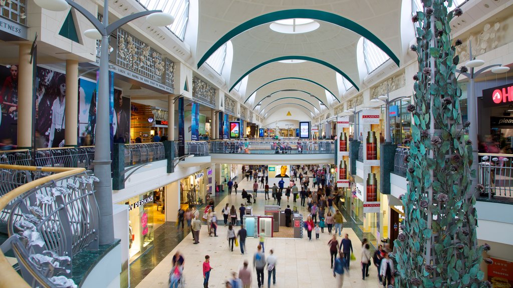 Bluewater Shopping Centre mostrando compras, vistas internas e moda