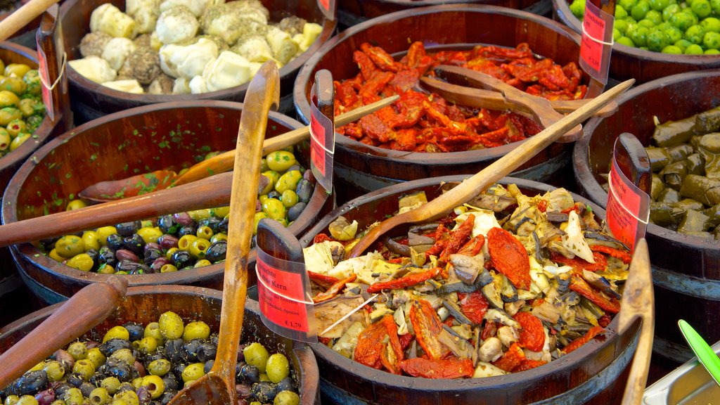 Viktualienmarkt showing food and markets