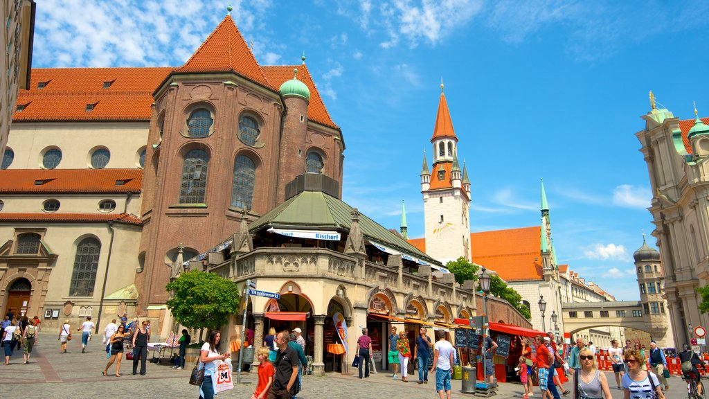 Viktualienmarkt showing a square or plaza, heritage architecture and a church or cathedral