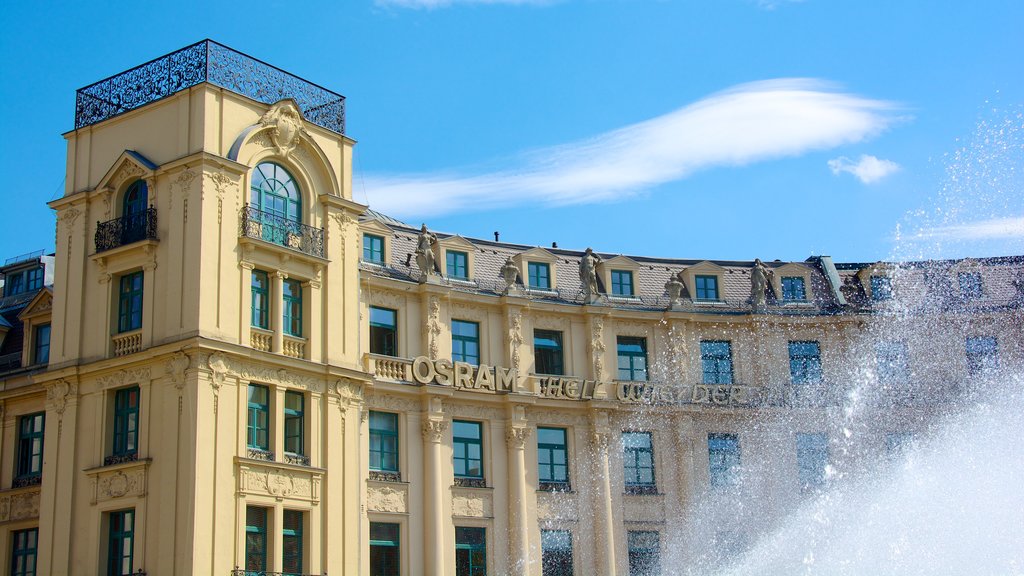 Karlsplatz - Stachus que inclui uma cidade, uma praça ou plaza e arquitetura de patrimônio