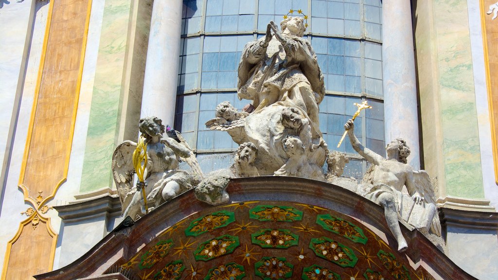 Asamkirche ofreciendo una iglesia o catedral, una estatua o escultura y aspectos religiosos