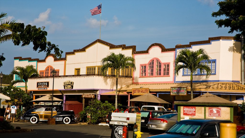 Haleiwa which includes street scenes