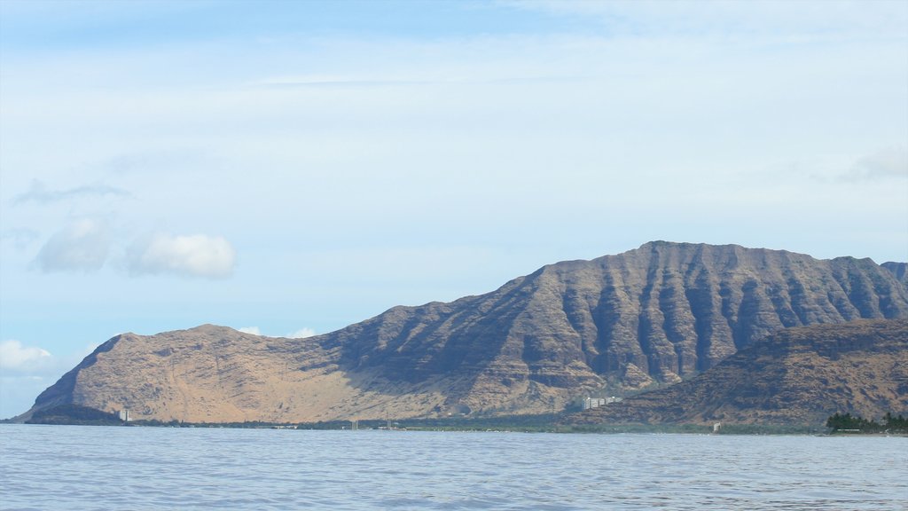 Makaha montrant vues littorales, montagnes et panoramas