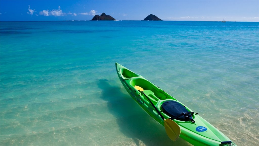 Kailua Beach som omfatter udsigt over landskaber, kajaksejlads eller kanosejlads og en sandstrand