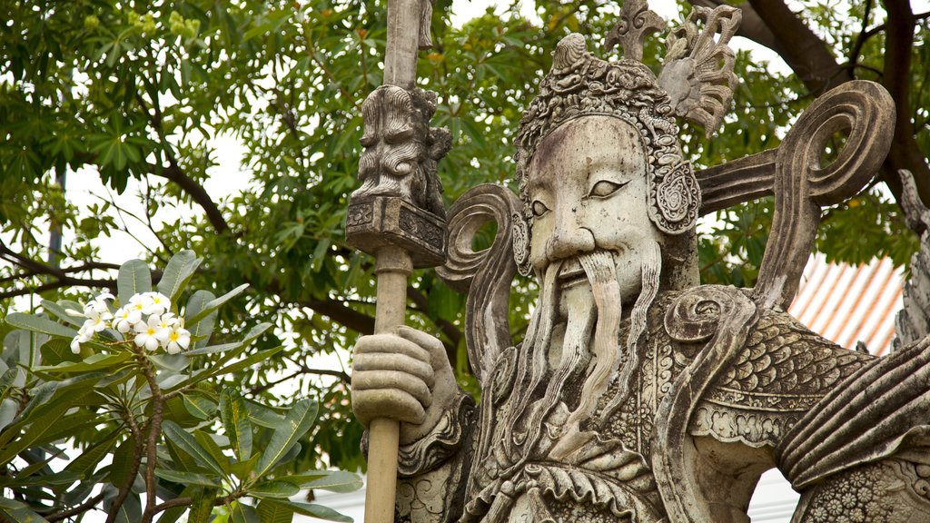 Temple Wat Pho mettant en vedette statue ou sculpture, art en plein air et art