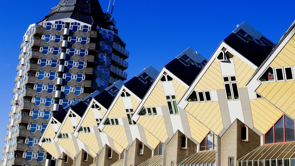 Rotterdam som omfatter en by og moderne arkitektur