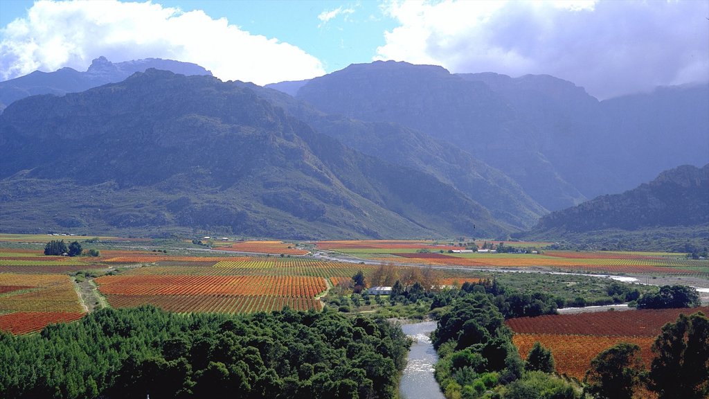 Worcester caracterizando montanhas, paisagem e um rio ou córrego