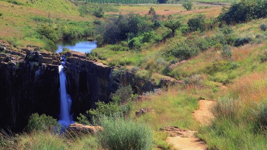 Graskop que incluye una cascada, escenas tranquilas y vista panorámica