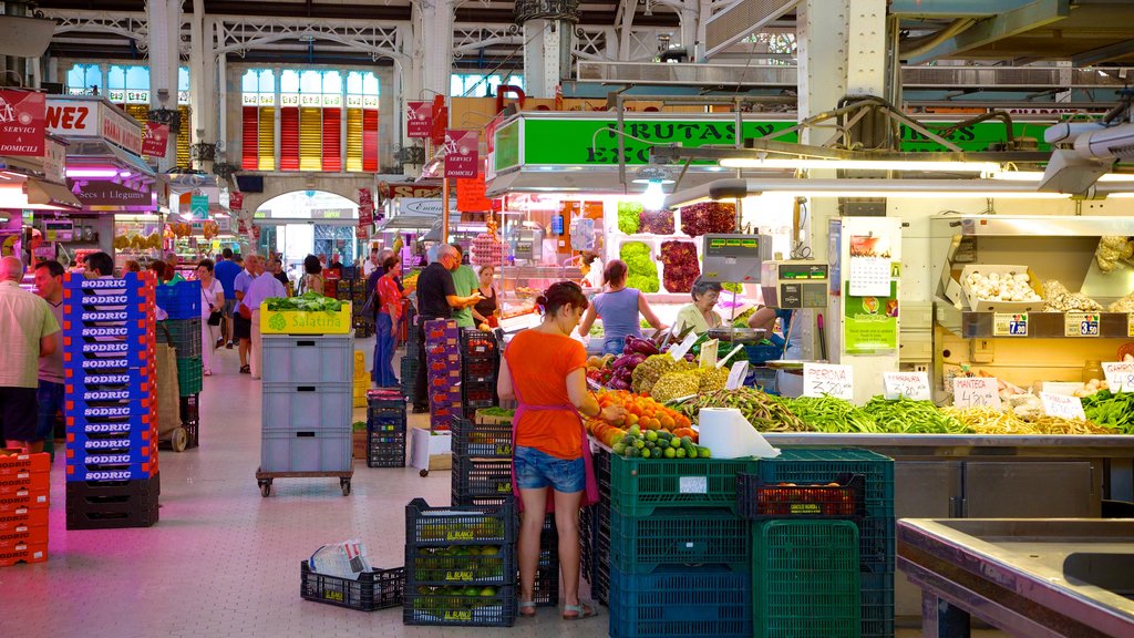 Central Market showing signage, interior views and food