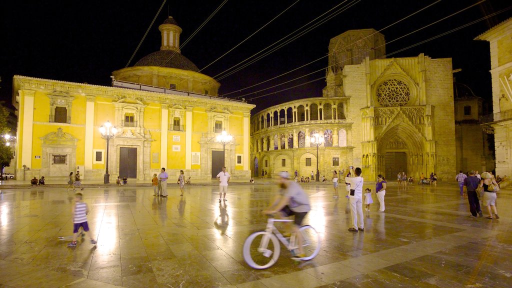 Plaza de la Virgen showing night scenes, heritage architecture and a city