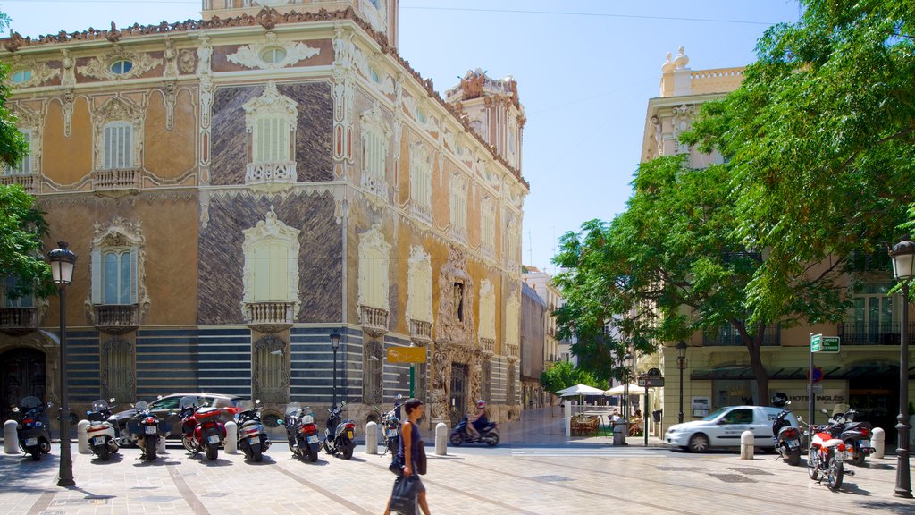 Palacio del Marqués de Dos Aguas montrant scènes de rue, ville et patrimoine architectural