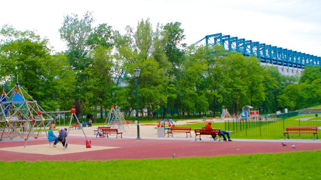 Parque Jordan mostrando una ciudad, un jardín y un parque infantil