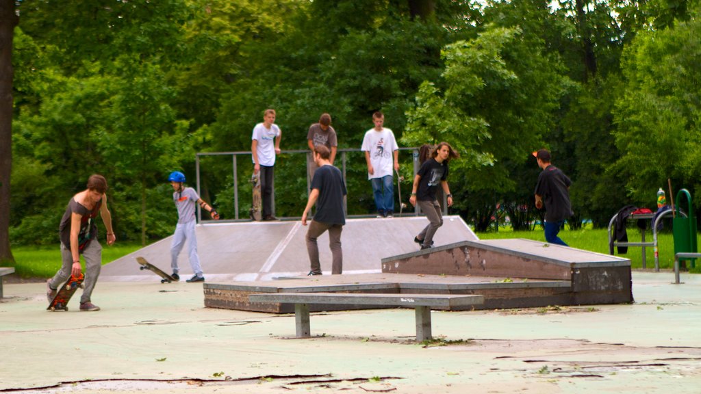 Jordan Park showing a playground and a garden as well as children