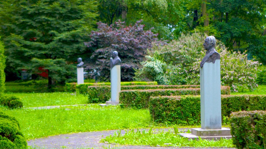 Parque Jordan mostrando una estatua o escultura, arte y jardín