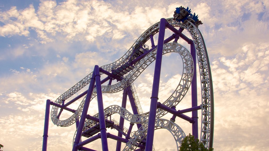 Parque de atracciones Tivoli Gröna Lund que incluye paseos