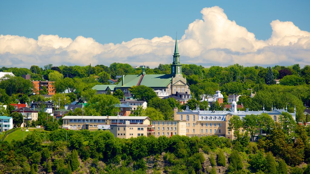 Parks Canada\'s Dufferin Terrace og byder på historiske bygningsværker og skyline