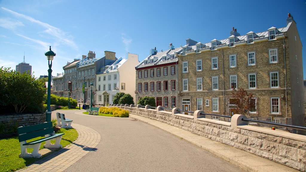 Parks Canada\'s Dufferin Terrace showing street scenes, a house and heritage architecture