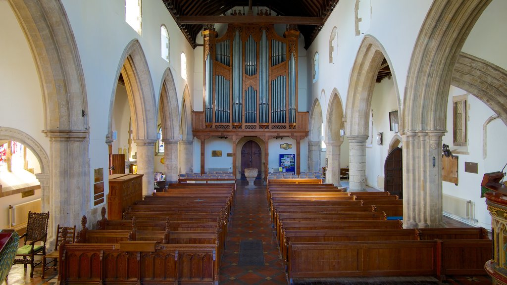 Hythe mostrando una iglesia o catedral, vista interna y elementos patrimoniales