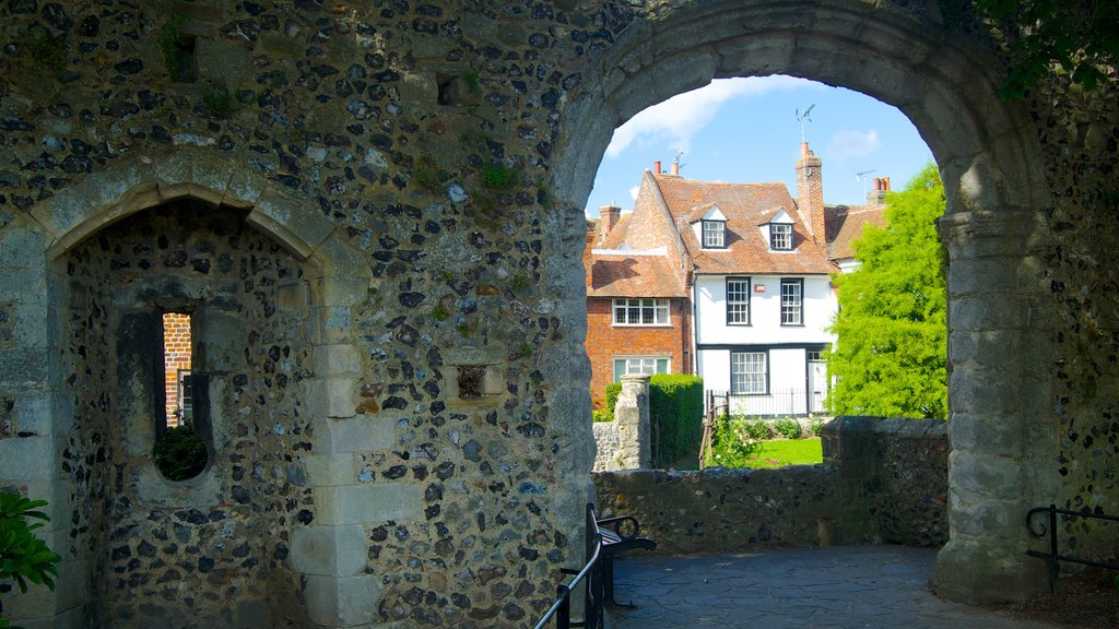 Canterbury which includes a house and heritage architecture