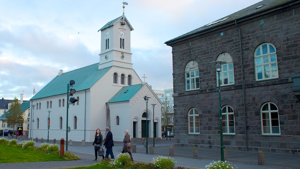 Hallgrímskirkja som inkluderer religion og kirke eller katedral