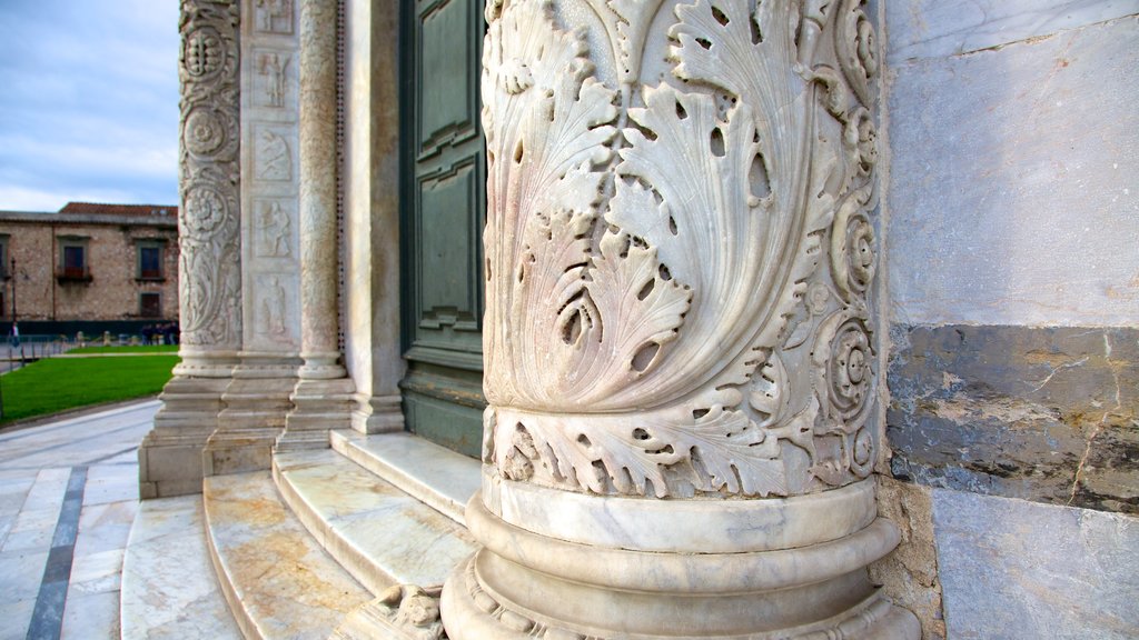 Baptisterio de Pisa mostrando una iglesia o catedral y patrimonio de arquitectura