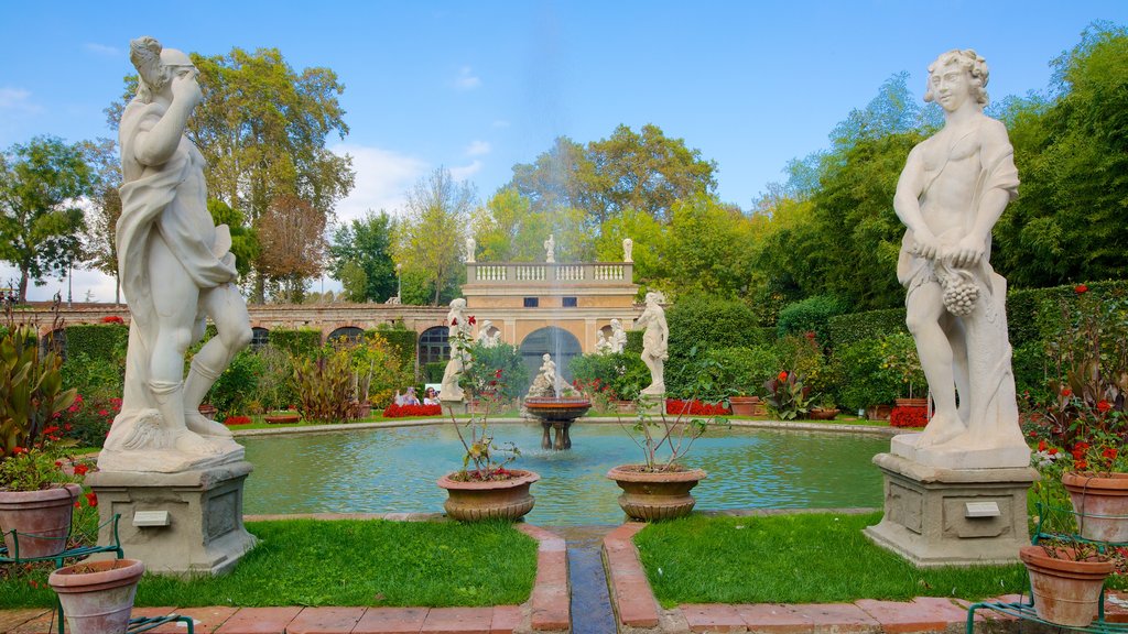 Palazzo Pfanner showing art, a park and a fountain