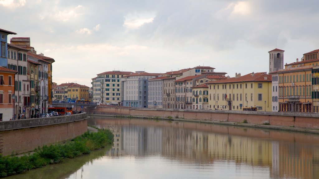 Arno River mostrando un atardecer y un río o arroyo