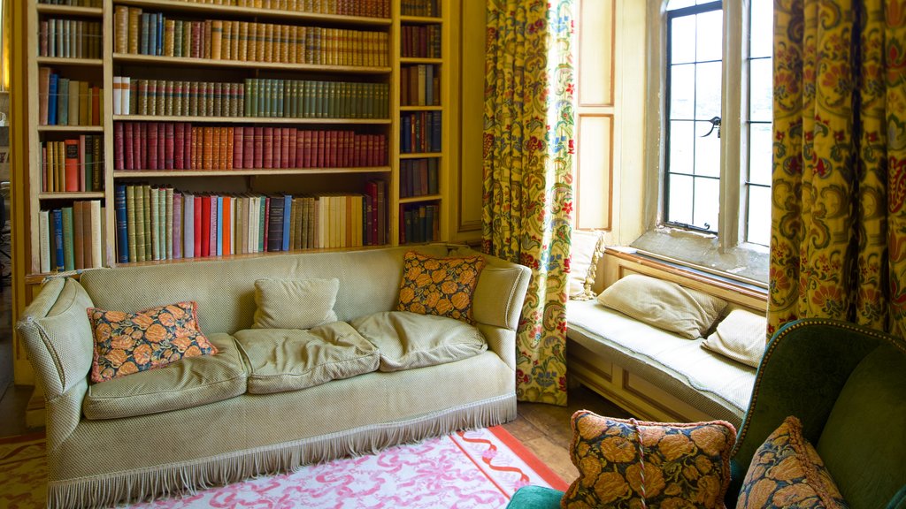 Leeds Castle showing interior views, heritage elements and a castle