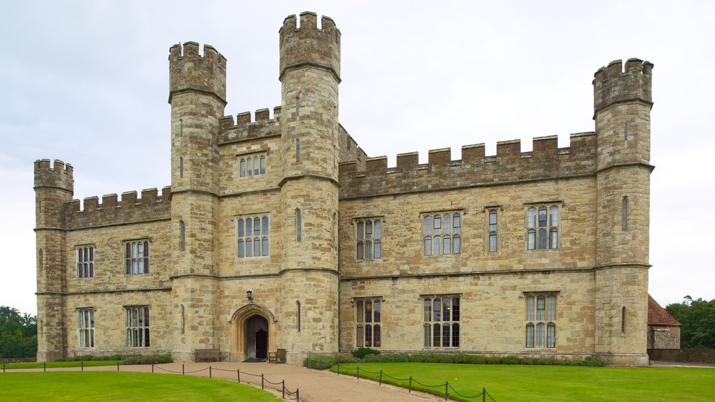 Leeds Castle mostrando um castelo, elementos de patrimônio e arquitetura de patrimônio