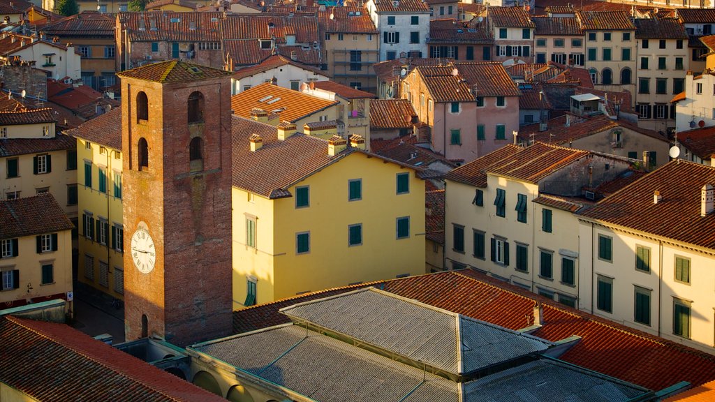 Torre delle Ore featuring heritage architecture and a city