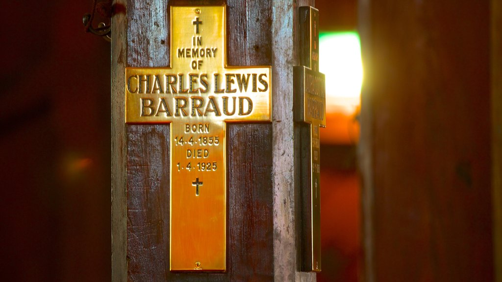 Old St Paul\'s montrant signalisation, une église ou une cathédrale et scènes intérieures