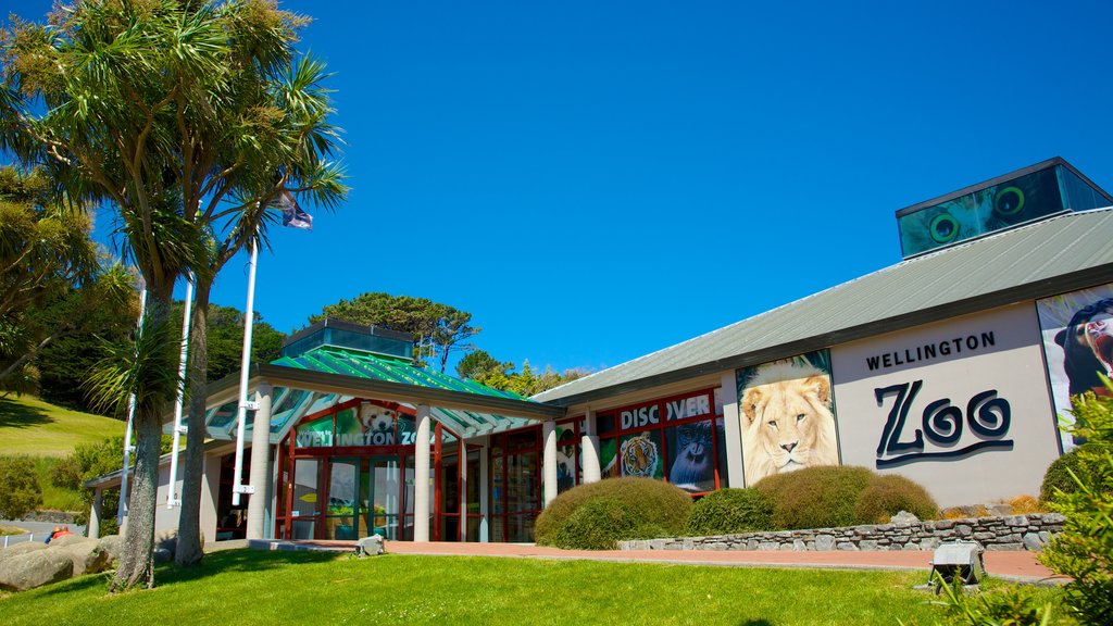 Wellington Zoo featuring signage and zoo animals