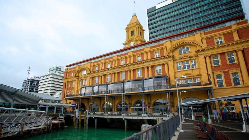 Auckland caratteristiche di architettura d\'epoca e fiume o ruscello