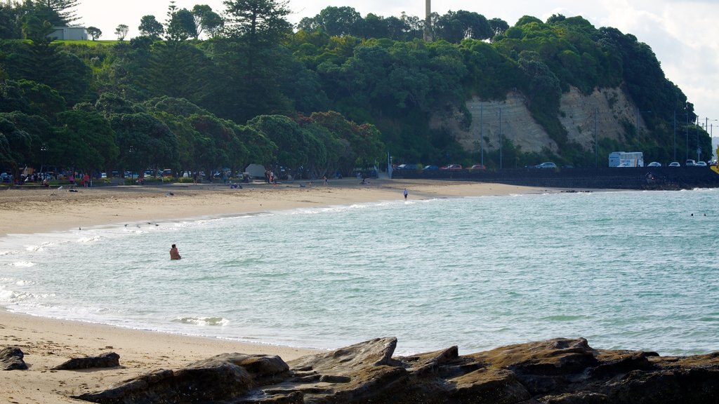 Mission Bay which includes a beach and general coastal views