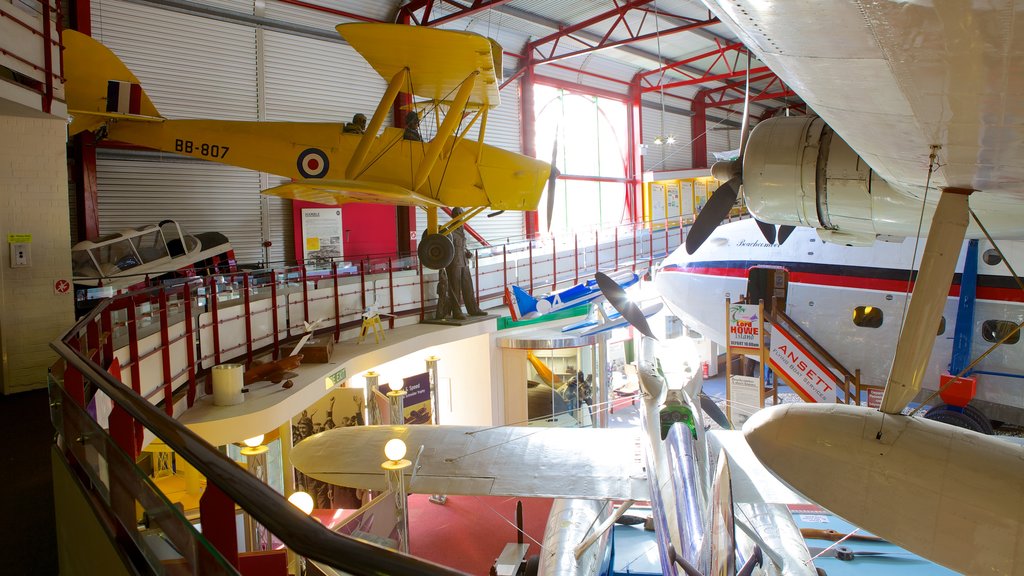 Museu Solent Sky mostrando aeronave e vistas internas