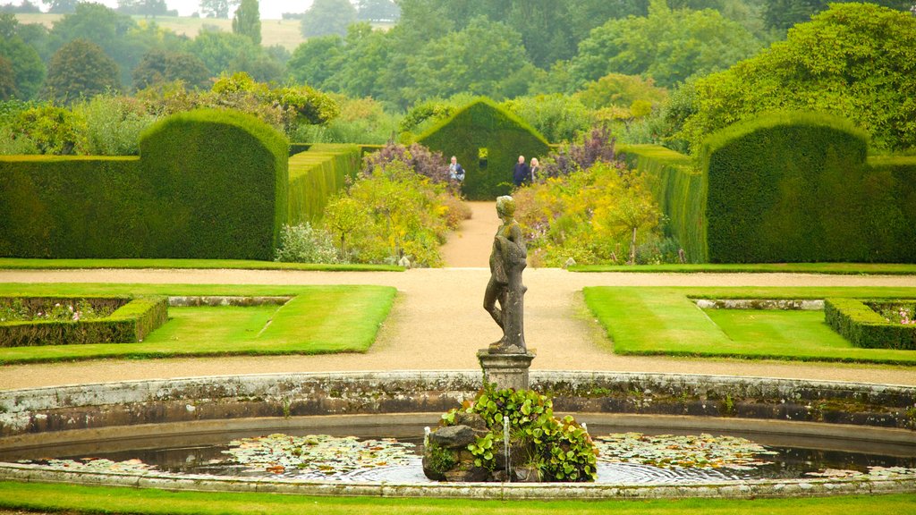 Penshurst Place and Gardens showing a park and a fountain