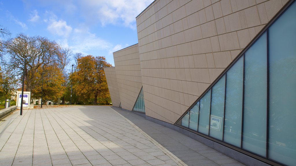 SeaCity Museum showing modern architecture