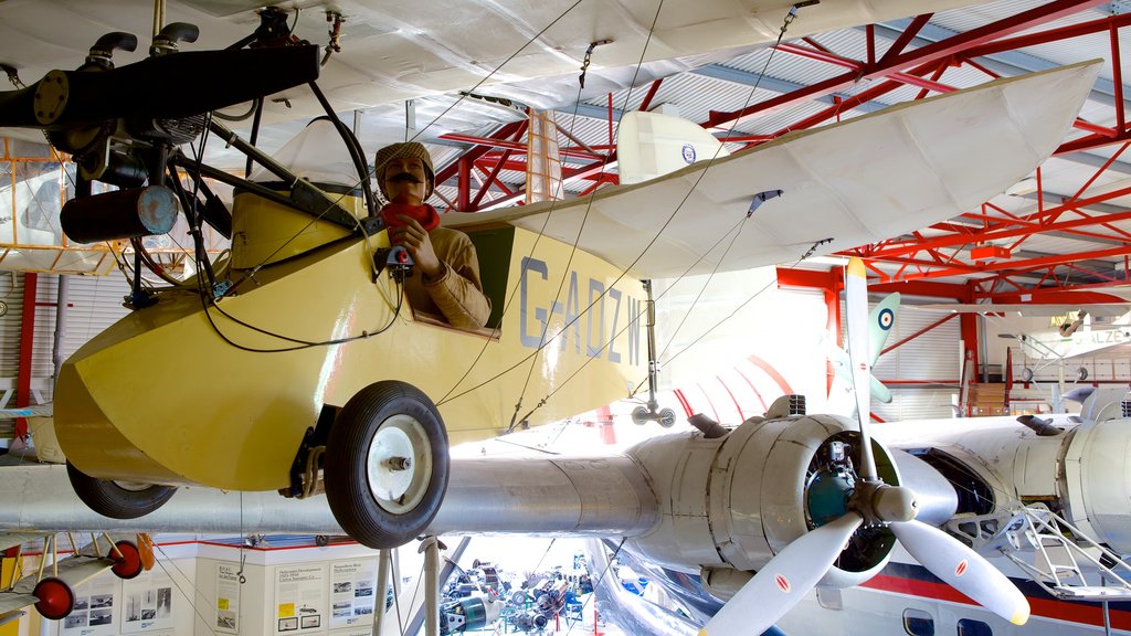 Museu Solent Sky caracterizando vistas internas e aeronave