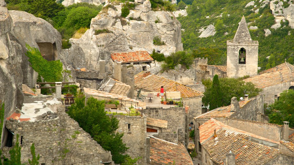 Chateau des Baux ofreciendo castillo o palacio