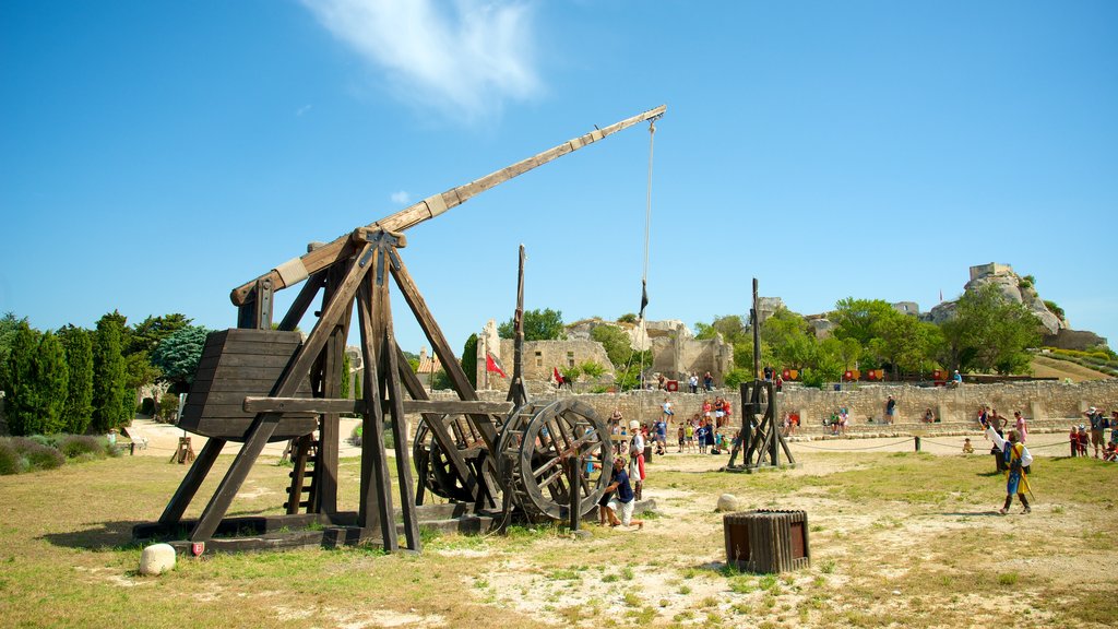 Chateau des Baux que inclui um castelo