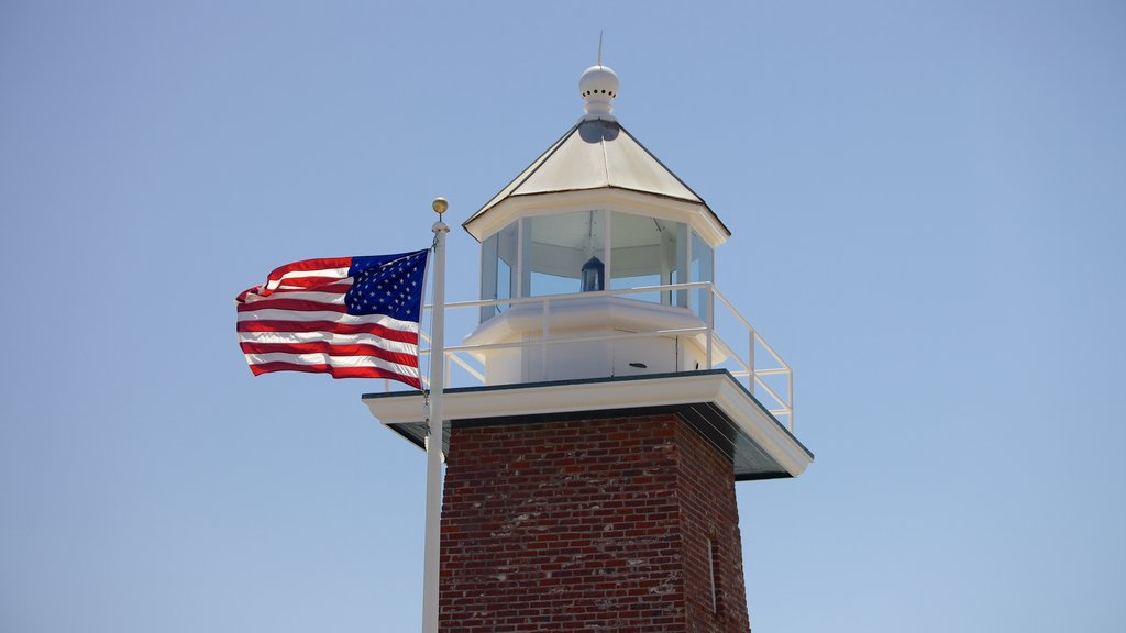 Santa Cruz showing a lighthouse