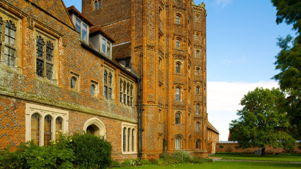 Torre Layer Marney mostrando patrimonio de arquitectura