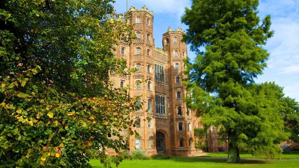 Layer Marney Tower som viser kulturarvsgenstande, en have og et slot