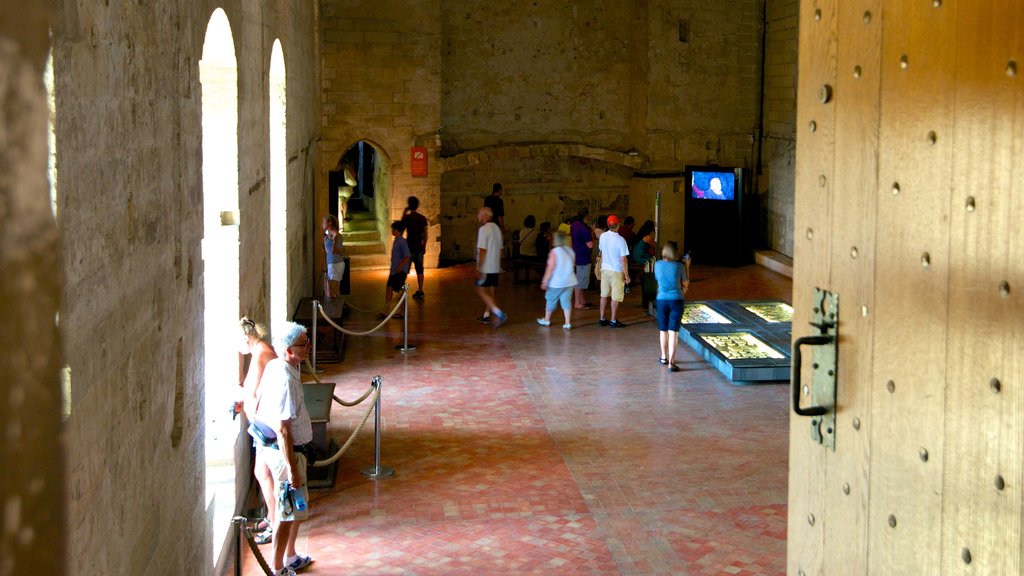 Palais des Papes caracterizando vistas internas, arquitetura de patrimônio e elementos de patrimônio