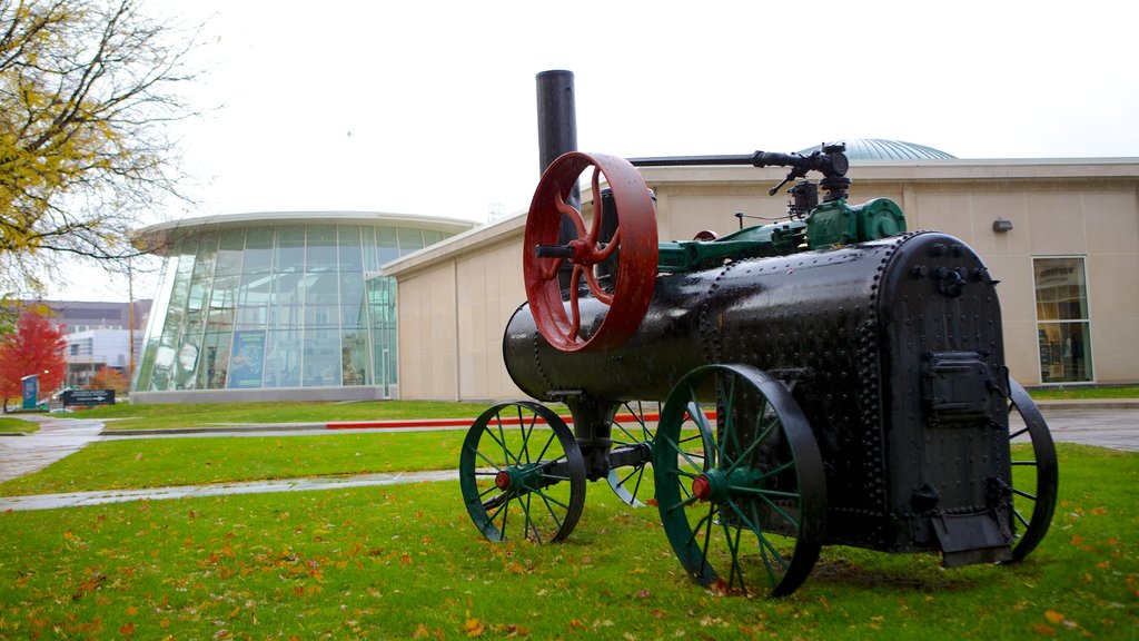 Western Reserve Historical Society featuring moderni arkkitehtuuri