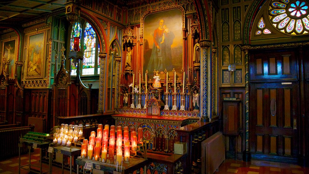 Notre Dame Basilica ofreciendo vista interna, una iglesia o catedral y arquitectura patrimonial